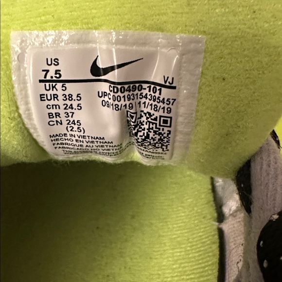 Used Women’s Air Max 90 - Picture 2 of 10